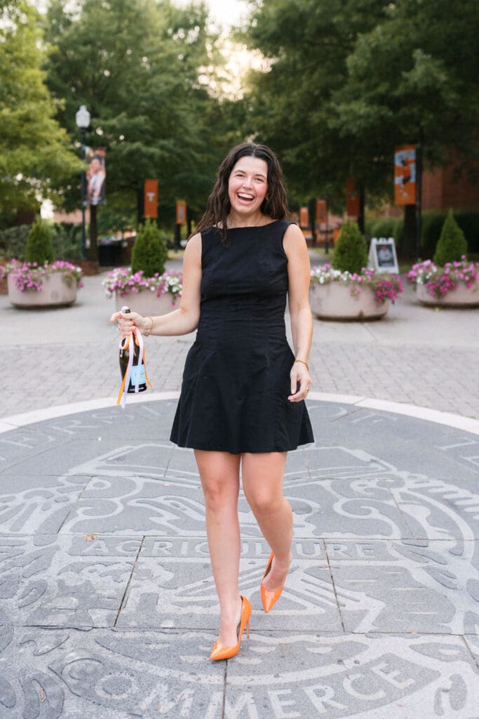 senior photos at the university of tennessee knoxville on the seal